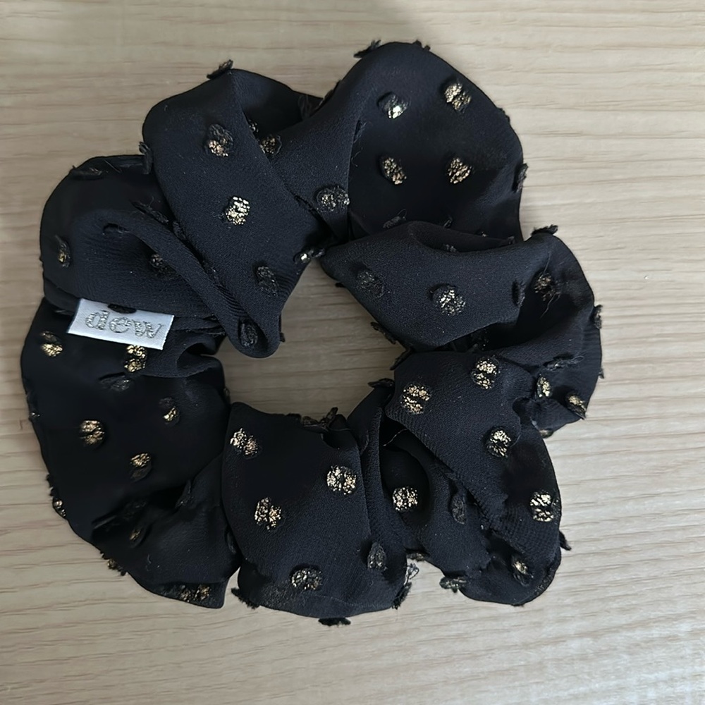 Dew Edit Scrunchie Black and Gold